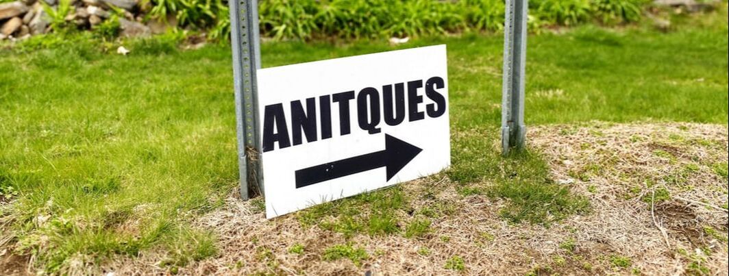 A sign that's supposed to read ANTIQUES but has been misspelled ANITQUES